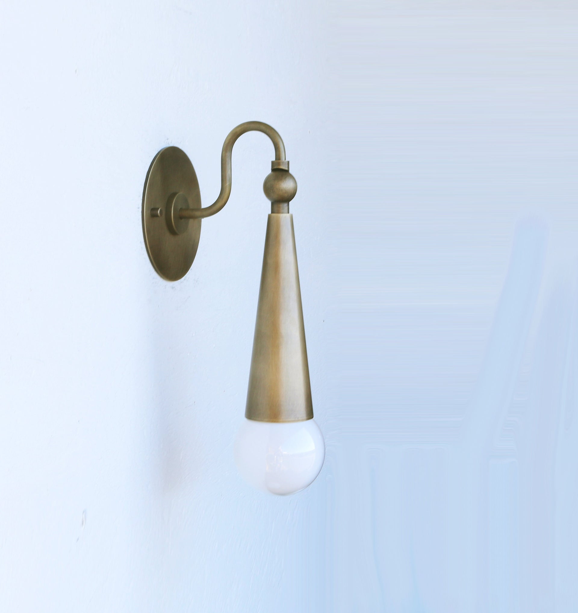 Aged Brass  Wall Sconce light - Casting Brass Wall Sconce Light- Minimal Sconce Light