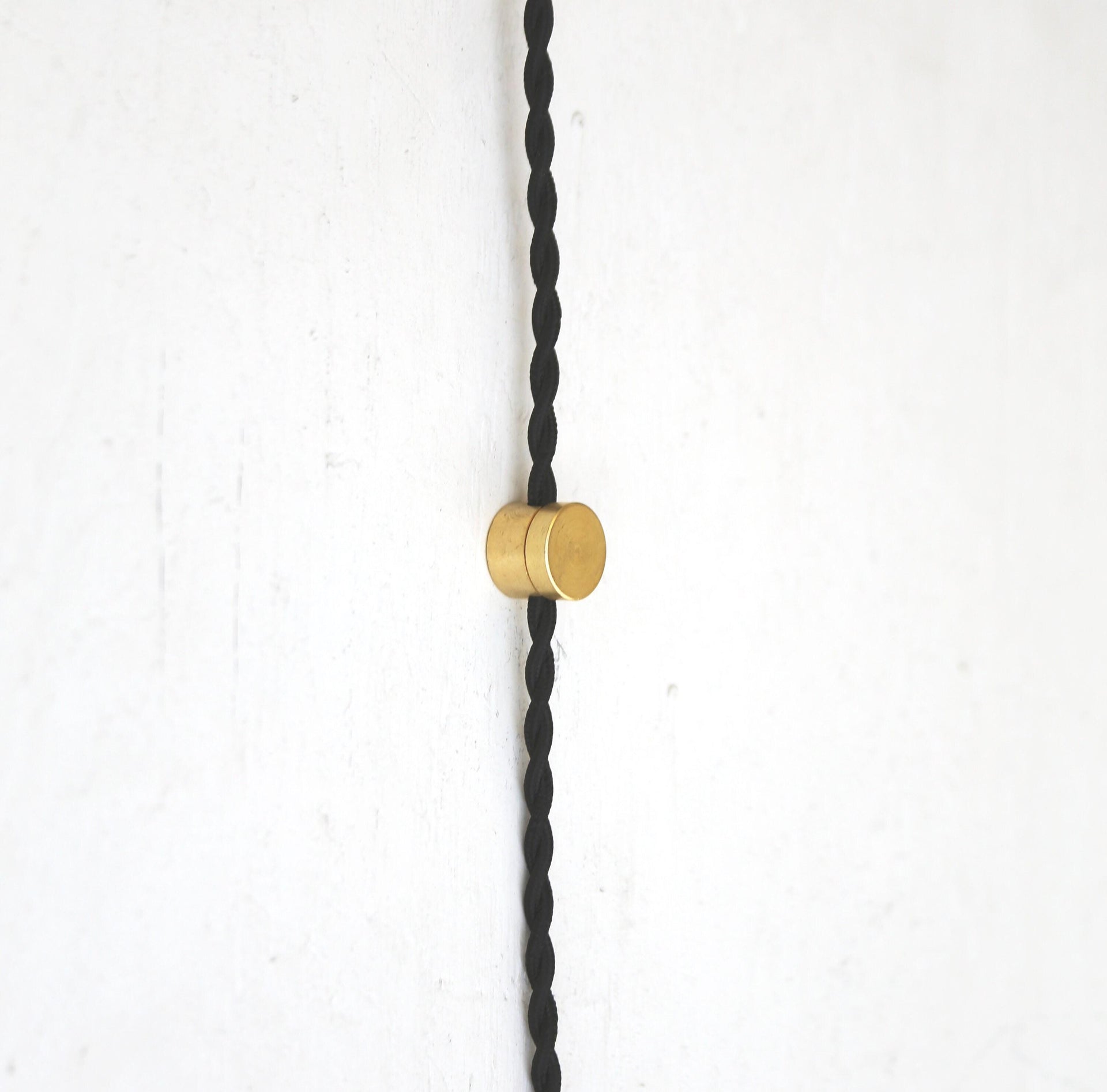 Cord tie for plug-in light, cord tie for plug in light fixture No.0001